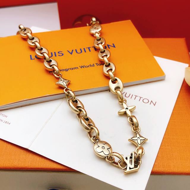 编号Lxl0288 Lv*最新款光面项链 一致Z批黄铜材质