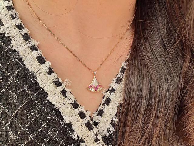 V金 纯银 我们出品 Divas‘ Dream七夕限定款项链，购入正品，量大咨询客Fu Divas‘ Dream七夕限定款 为爱加冕 2025七夕限定款白母贝绽