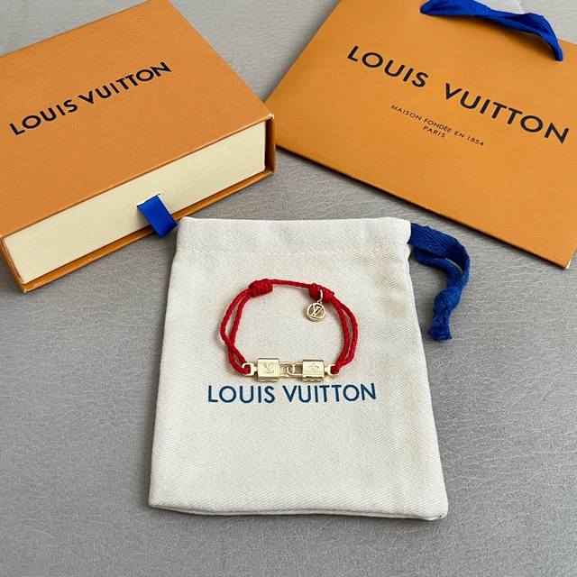 Lv 手绳Louis Vuitton 路易威登专柜一致材质 火爆款出货 设计独特 复古前卫 男神、美女必备。