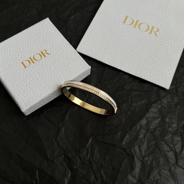 Dior 迪奥 中古 手镯 专柜一致上新 精选原版一致 黄铜材质 甜美气质高雅。