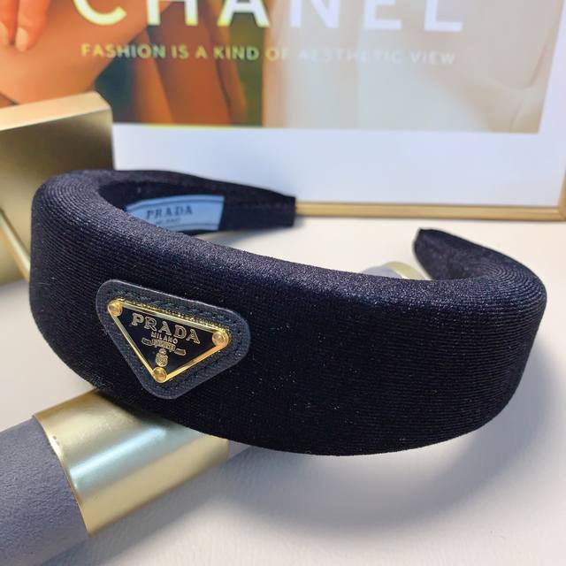 Prada普拉达 Prada发箍 高卢顶丝绒三角牌简约轻奢风发箍气质百搭小仙女必入单品名媛风十足～宝藏款 闭眼入推荐款 单个