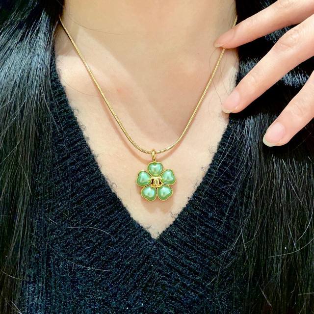 香奈儿山茶花双C项链