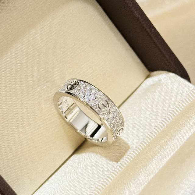 A6479 纯银Cnc 火爆 满天星 六爪 螺丝印 满钻戒指。八心八箭高碳钻 最受欢迎的一款戒指 永恒经典 高端925纯银高碳钻微镶嵌材质 一样的工艺 不一样的