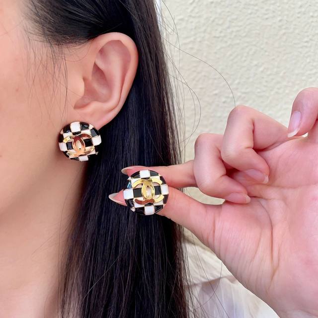 香奈儿棋盘格双C耳钉