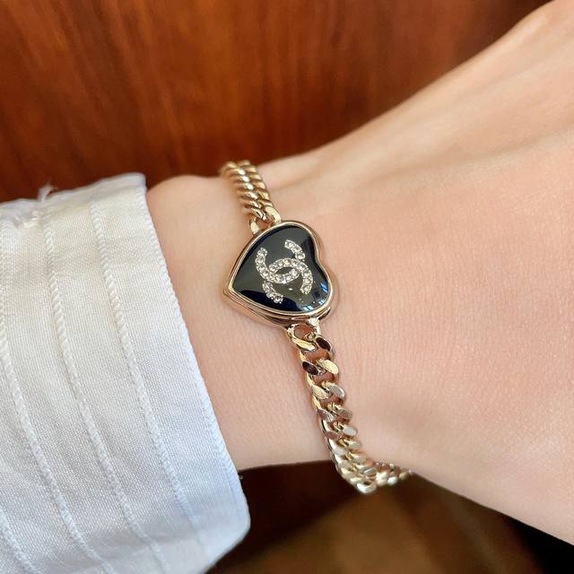 香奈儿爱心双C手链