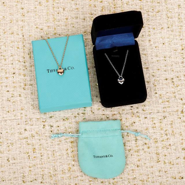 211814 我们出品 Zp4490 ，量大咨询客Fu 25年情人节限定爱心滴油珐琅项链 Double Heart Tag 迷你项链系列，宛若独一无二的爱之印记