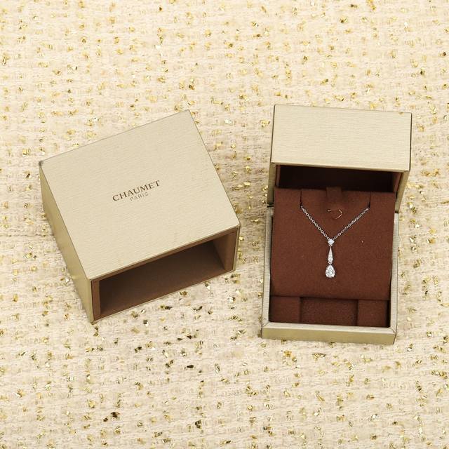 206643 我们出品 水滴项链， 可订做18K真金真钻版，只做对版真金货，价询客Fu，Pk市面各种金货 梨形充满女性柔美气息，风格大胆，彰显了 Cha Met