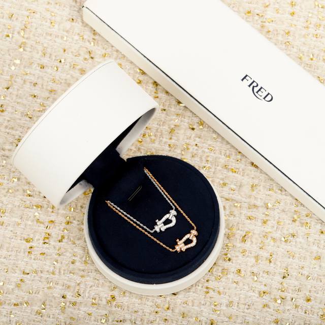 206663 我们出品 关晓彤同款马蹄项链 ，可订做真金真钻，只做对版Zp真金货，Pk市面各种金货量大咨询客Fu 赞颂爱之炽烈，Fred斐登欣然呈现全新Pret