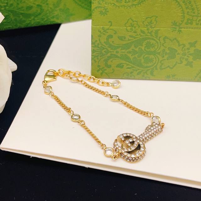 编号Gsl0015 古驰水晶双G钥匙套装 手链