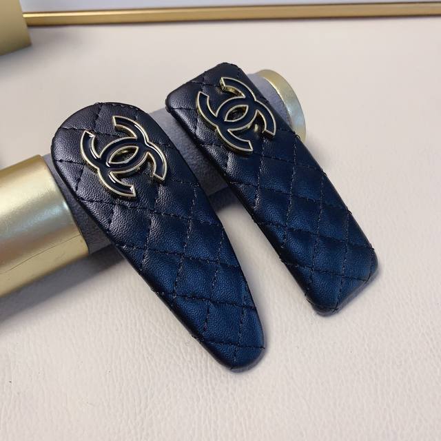 Chanel小香 Chanel发夹 羊皮菱格滴油压夹Bb夹边夹日常精致小单品 气质百搭小仙女必入单品 宝藏款 闭眼入推荐款 一对