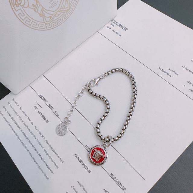 高品质范思哲手链美杜莎头像原单货专柜新款开模复古潮流时尚必备 男女均可佩戴 情侣款同款 摇滚朋克泰银风格 复古元素 潮流百搭 官网同款手链最新款链条档次更高明星