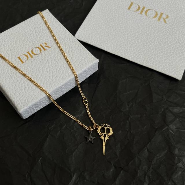 Dior 迪奥 中古 项链 专柜一致上新 精选原版一致 黄铜材质 甜美气质高雅。