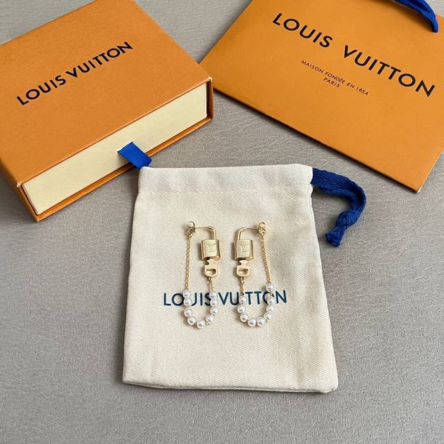 原单货 Lv 耳钉Louis Vuitton 路易威登 专柜一致材质 火爆款出货 设计独特 复古前卫。