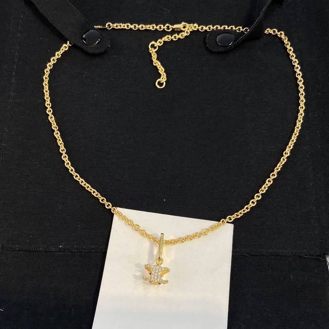 Cx0117 Celin 赛 Triomphe 晶石闪烁项链 时尚又简约，又很有创意的设计，非常仙，非常柔美，落落大方！因为极其简单的设计，越是要做好，才有那种