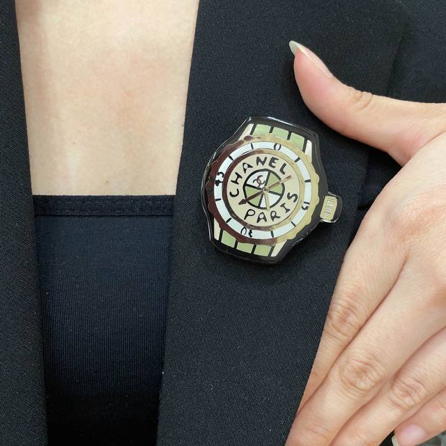 香奈儿手表字母双C胸针