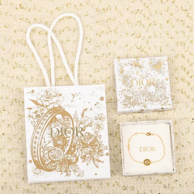 203502 我们出品 罗盘手链 Zp18200+ 认准唯一一家真正购入珠宝类Zp开发的，可订做真金真钻版，只做对版真金货，价询客Fu Rose Des Ven