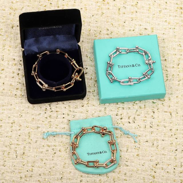 206473 我们出品 环扣手链 ，谷爱凌同款手链，可订做18K真金真钻版，只做对版真金货，价询客Fu Hardwear 系列优雅与颠覆精神并存，敏感捕捉到漫步