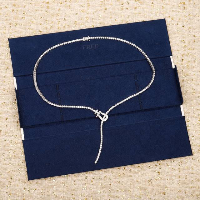 208856 我们出品 马蹄满钻项链，可订做真金真钻，只做对版Zp真金货，Pk市面各种金货量大咨询客Fu Force 10系列自诞生以来，始终以灵活百变的搭配，