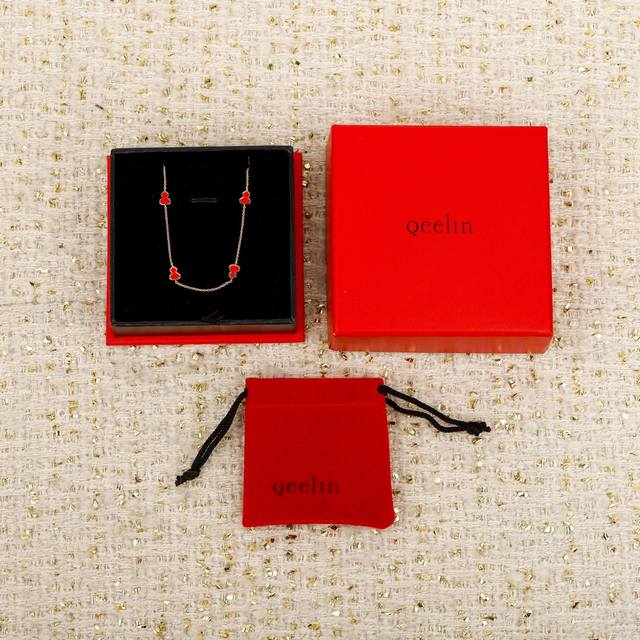 250437 我们出品 Mini全贝葫芦项链，全新Wulu Mini Solitaires系列，可订做真金真钻版，量大咨询客Fu Qeelin最具代表性的Wul