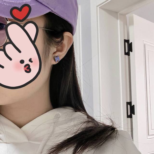 203258 我们出品 Mini耳钉 Zp4160量大咨询客Fu Herms旦形Mini耳钉，Zp价格P是3050，入手的价格P是3200，因为很缺货，一直都买