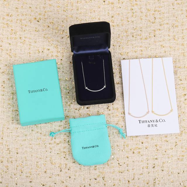 202577 我们出品 精工版本，现货秒发认准唯一一家购入Zp珠宝类开发的 夏夏同款T微笑项链小号，T家的微笑项链带钻不带钻两款细节都是不一样的，我们今天带你好