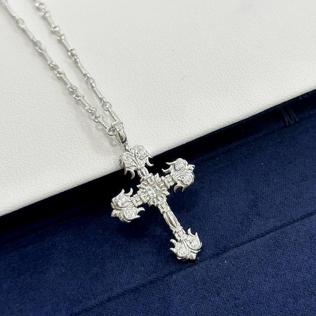 A1886 火爆 克罗心 火焰十字架 项链 重工开版 S925纯银高端定制时尚简约 优雅个性美丽 时尚款怎么戴怎么美整圈散发着炫目的光彩超强保色 铂金色 纯银项