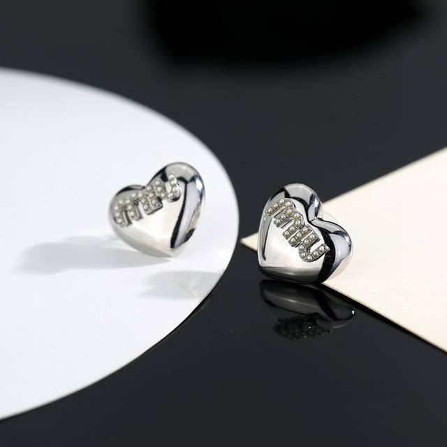 Miu Miu 缪缪 心桃耳钉 耳环 原版材质 纯银针 质感饱满又细致！仿若无物、煜煜生辉、简洁优雅又存在感十足～