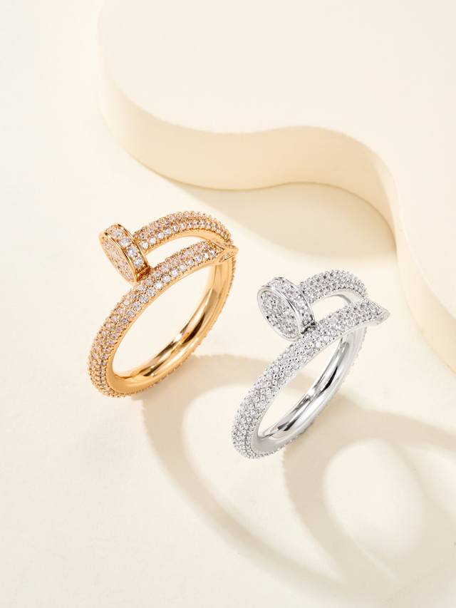 Juste Un Clou满钻玫戒指，锁死你的高级感！ 尺寸5678号 一眼沦陷的设计，Juste Un Clou系列不愧是经典中的战斗机！灵感来自“一颗钉子”