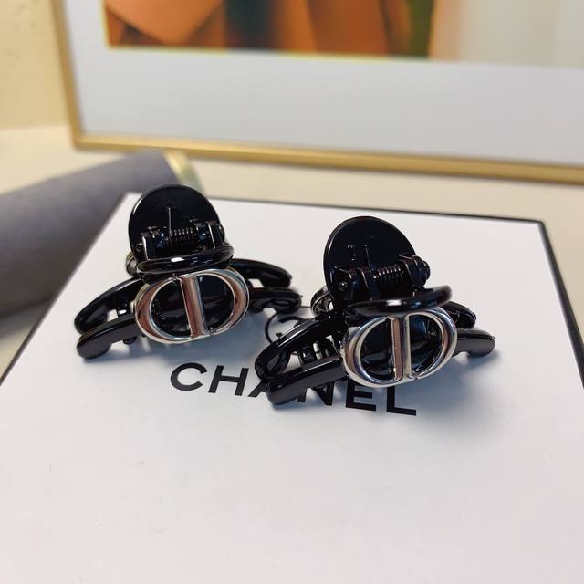 Dior迪奥 Dior发夹 韩版Mini迷你小抓夹气质百搭日常精致小单品 小仙女必入单品 宝藏款 闭眼入推荐款 一对