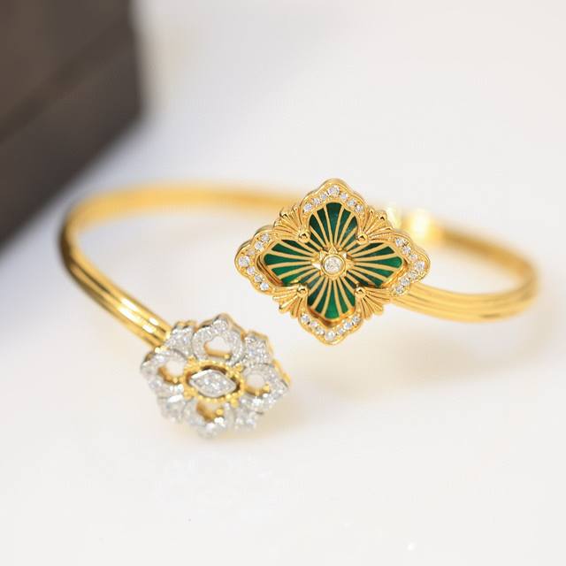 双花带钻版本 布契拉提 Buccellati 意大利高级珠宝品牌 复古宫廷风带钻拉丝四叶草贝壳玛瑙玉髓手镯 V金材质 18K厚金电镀 高品质 布契拉提手镯 四叶