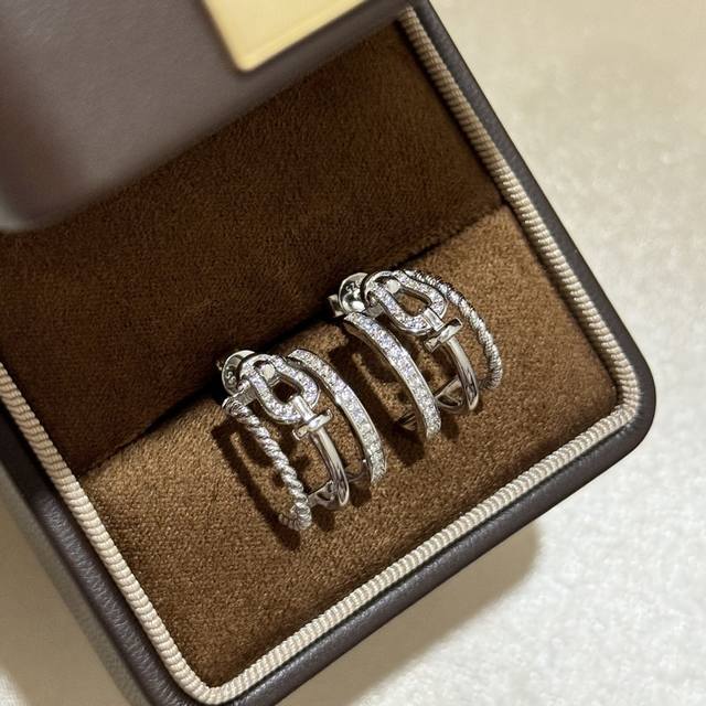 A6860 独家首发 款 费雷德 航海扣 马蹄 三层 麻花耳环 高端定制925纯银微镶顶级工艺 18K镀金 马蹄 扣头 网红达人 时尚一族必备单品 感受高级珠宝