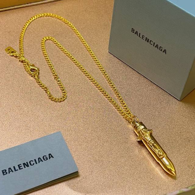 原单货新品 巴黎世家项链 Balenciaga 新款项链专柜一致 细节做工精细 每个细节流程到位 设计工艺精细 火爆款出货 设计独特 K金风格 巴黎世家项链
