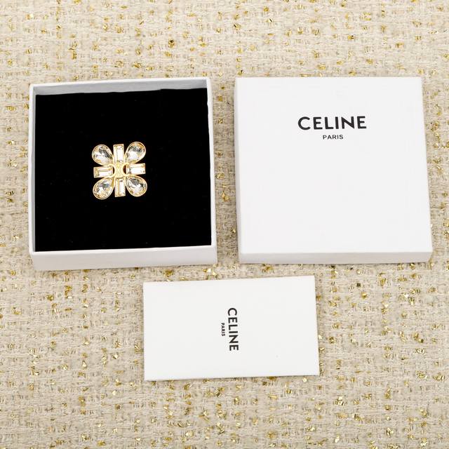 250522 我们出品 Zp7670！量大咨询客Fu Celne 水滴方钻凯旋门胸针 刘诗诗同款太美啦！超级Bling一眼就爱上了网红们的最爱上边由四颗施华洛水