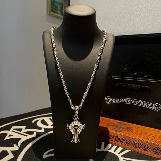 抖音 快手 Ins 小红书 直播热门 ，新款 专柜品质 Chrome Hearts克罗心骷髅头项链 ，马蹄印十字架吊坠，凹凸造型不同的花纹设计风格 呈现出与众不