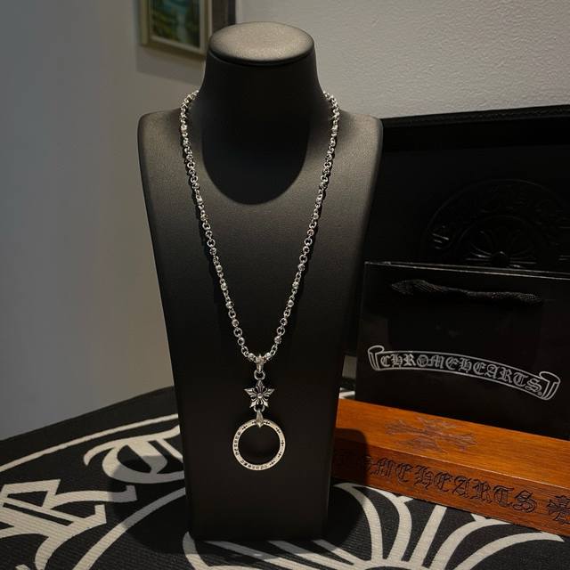 新款 专柜品质 Chrome Hearts克罗心 经典复古项链 五星花圆环吊坠 凹凸造型不同的花纹设计风格 呈现出与众不同 十字架 童军花是克罗心的志 所以更经