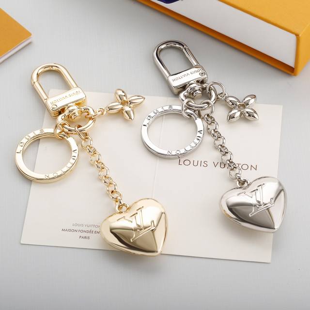 新款爱心心型钥匙扣挂件 金属扣吊坠爱心设计车钥匙包包挂件图片2色选