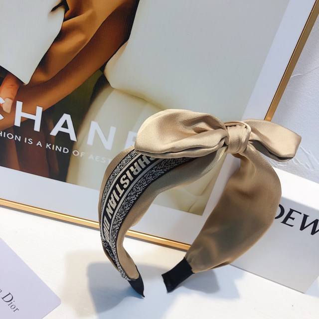 Dior迪奥 Dior新款 小仙女必入 经典款D家蝴蝶结发箍 网红同款老网红 时髦百搭 单个
