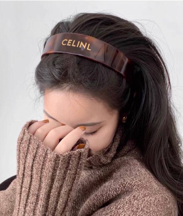 上新Celine塞林 新款Celine塞林发箍 对版1:1高品质 进品板材 新款Celin风玳瑁色超火树脂字母发箍 内刻Logo 百搭时髦款Mm们看过来～ 单个