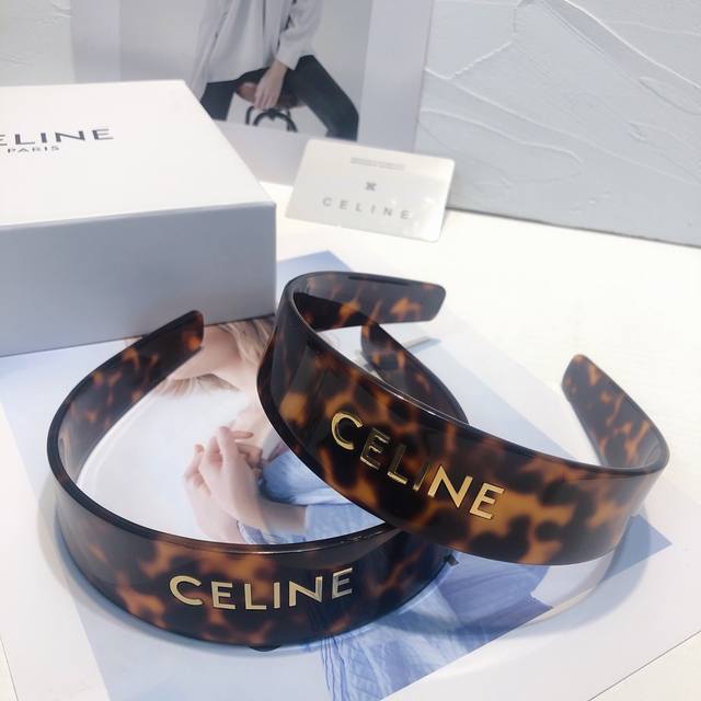 上新Celine塞林 新款Celine塞林发箍 对版1:1高品质 进品板材 秋冬新款Celin风玳瑁色超火树脂字母发箍 内刻Logo 百搭时髦款Mm们看过来～