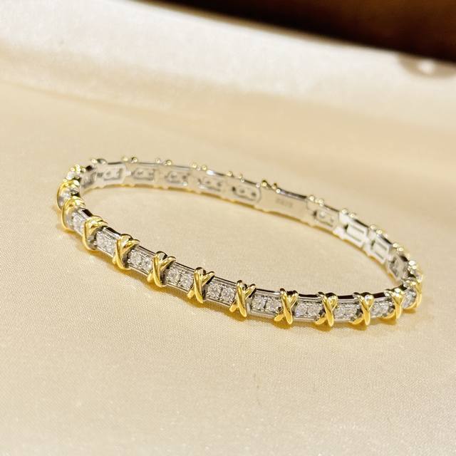 A6855 全新改版 T家Schlumberger系列 四钻 交叉 满钻 双色手链 进口S925纯银镀金 抛光工艺精湛 高贵典雅 分色电镀厚金 纯银手链