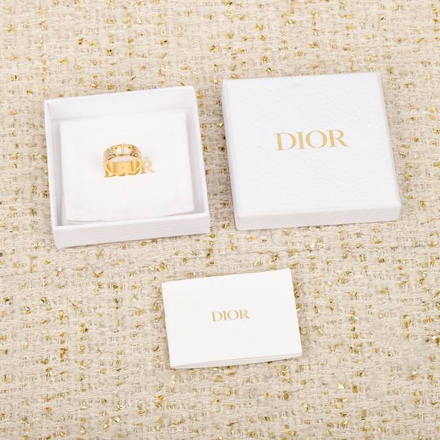 250589 我们出品 预售月头出货，Zp4810，量大咨询客Fu Dor Cd水钻戒指 分16 17 18Mm，三个码数D！Or这枚戒指太戳我了！经典Cd标识