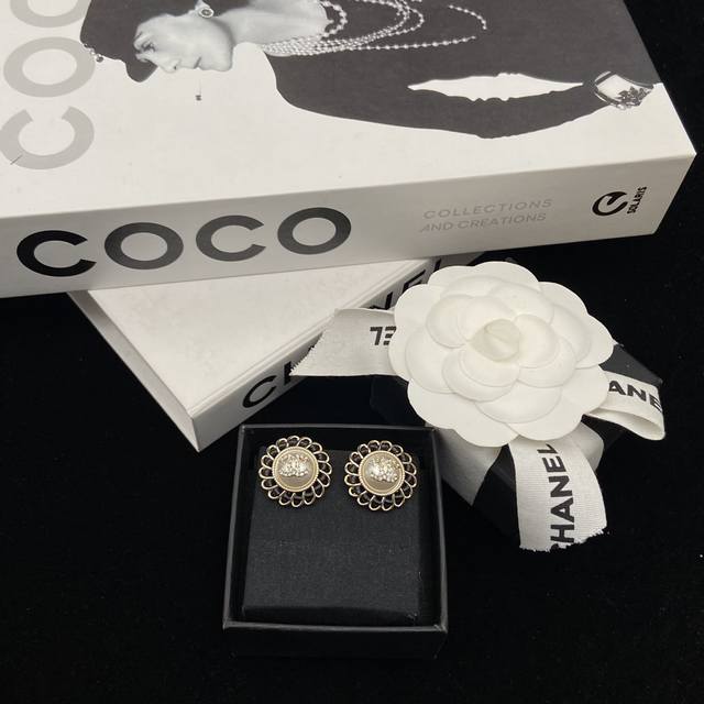 今日品 香奈儿新款24K穿皮纽扣耳钉 浪漫与优雅的法式浪漫气质