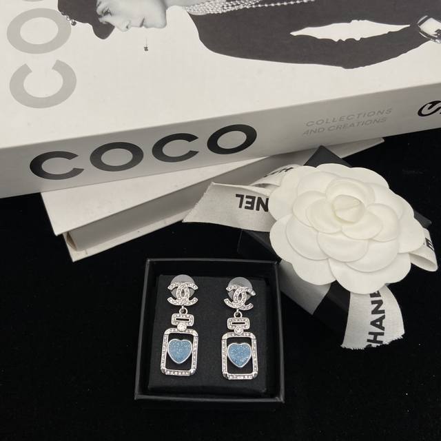 香奈儿25P新款双C蓝色香水瓶耳钉 实物巨好看 清透感十足 富家千金气质