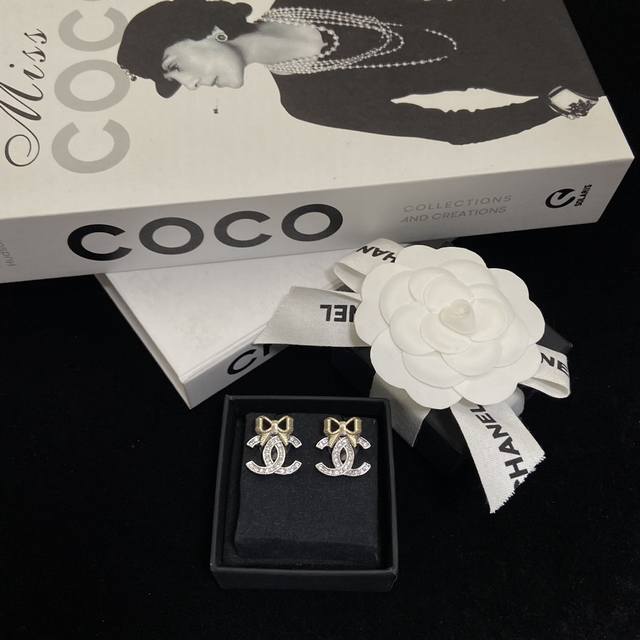 香奈儿新款24K蝴蝶结耳钉 镂空蝴蝶且线条雕刻设计 甜美气质