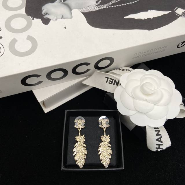 双C满钻羽毛耳钉 好高贵 香奈儿高珠即是感 妥妥千金风 超贵气