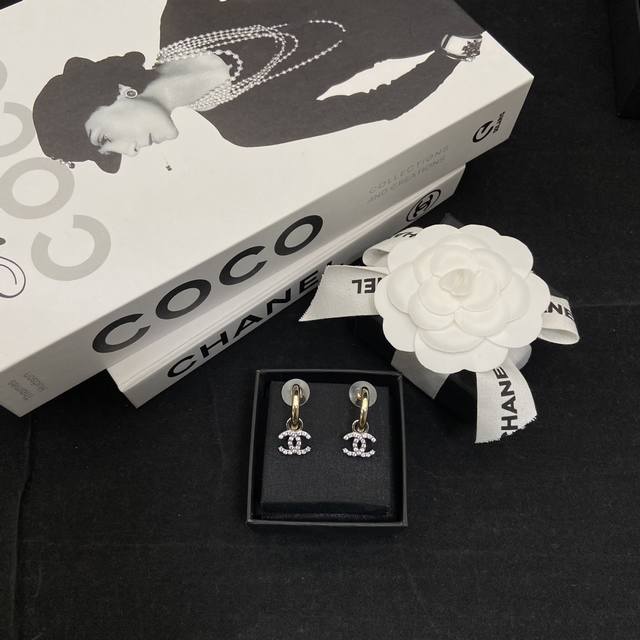 香奈儿双C拼色耳钉 耳勾 百搭俏皮巨巨巨显脸小