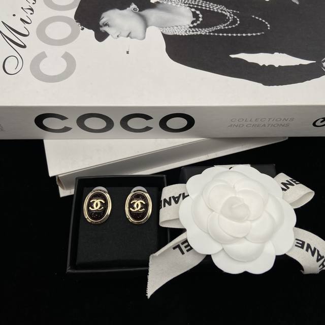 香奈儿椭圆黑金中耳钉 Vntage质感满满 超