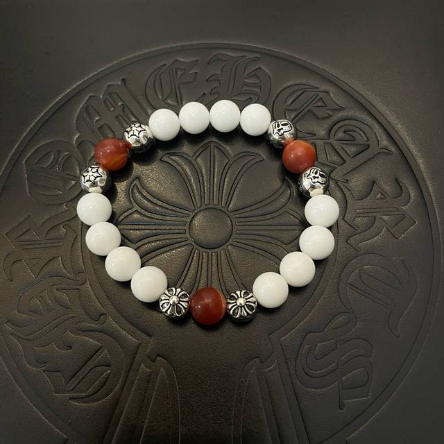 新款 专柜品质 Chrome Hearts克罗心 经典复古多元素白猫眼石手链手串，凹凸造型不同的花纹设计风格 呈现出与众不同 十字架 童军花是克罗心的志 所以更