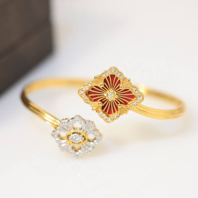 双花带钻版本 布契拉提 Buccellati 意大利高级珠宝品牌 复古宫廷风带钻拉丝四叶草贝壳玛瑙玉髓手镯 V金材质 18K厚金电镀 高品质 布契拉提手镯 四叶