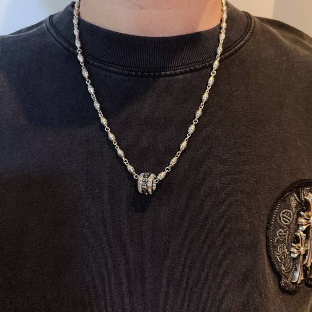 新款 专柜品质 Chrome Hearts克罗心十字花球项链 ，骷髅头吊坠，凹凸造型不同的花纹设计风格 呈现出与众不同 十字架 童军花是克罗心的志 所以更经久不